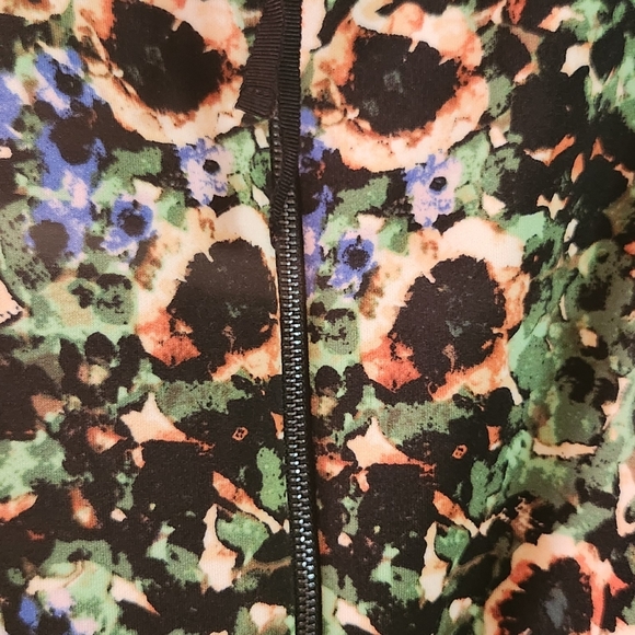 Dress - Picture 6 of 6